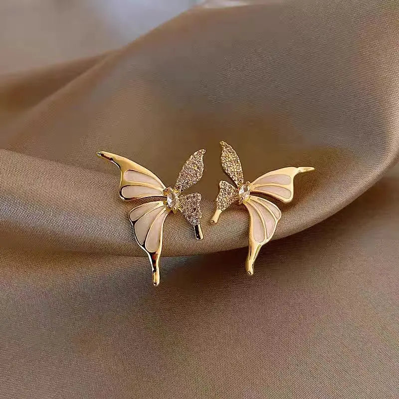 Fashion Cute Butterfly Stud Earrings for Women White Enamel Oil Crystal Wings Earrings Party Sweet Golden Color Metal Jewelry